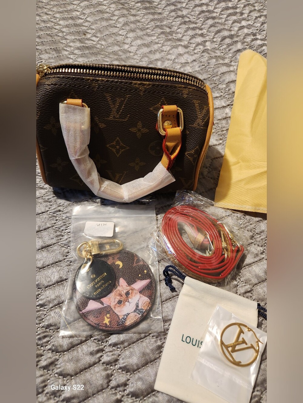 NEW Unknown Brand MINI CROSSBODY KEYCHAIN & EARRINGS